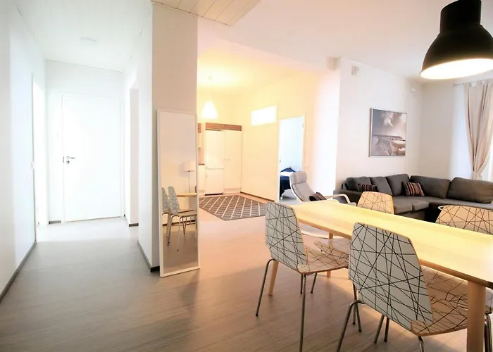 דירה And Spacious For 4