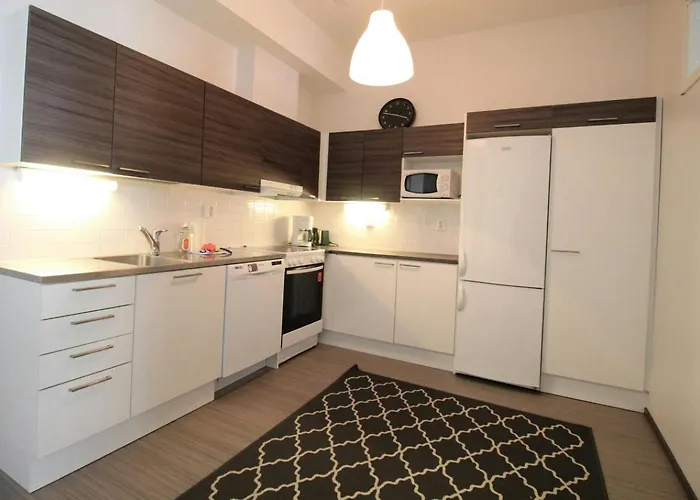 And Spacious For 4 דירה להטי