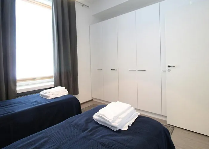 And Spacious For 4 * להטי