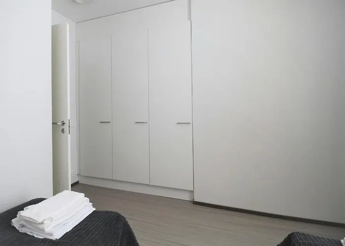 דירה And Spacious For 4 להטי