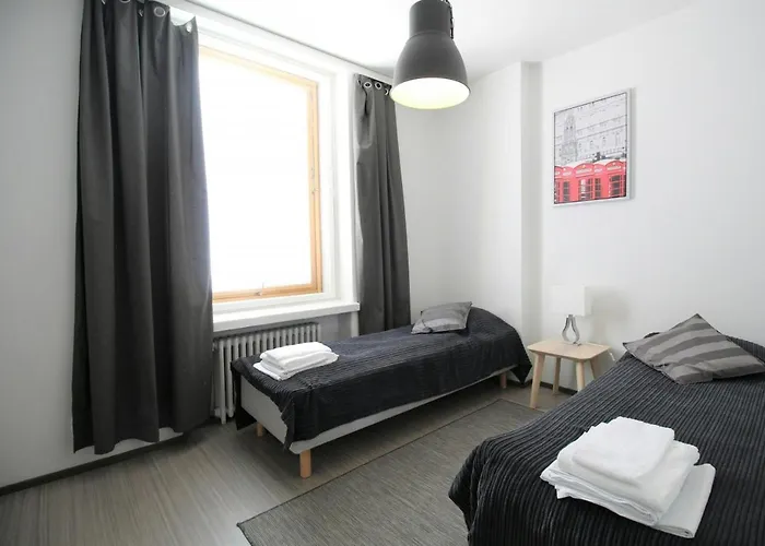 And Spacious For 4 להטי