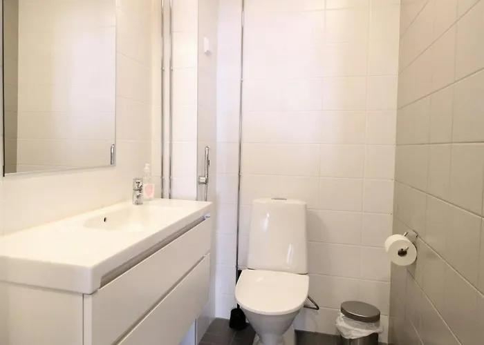 דירה And Spacious For 4 להטי